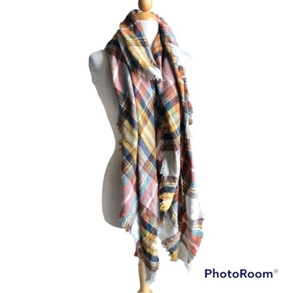 Altar’d State frayed edge blanket scarf - Picture 3 of 7